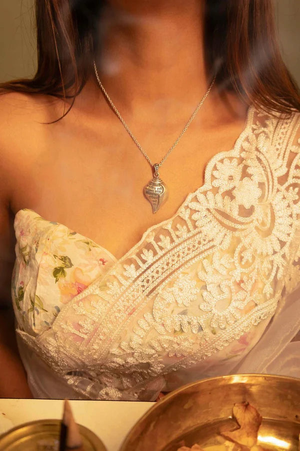 Shri Krishna Mantra Raksha Kavach Shankh (With Chain)